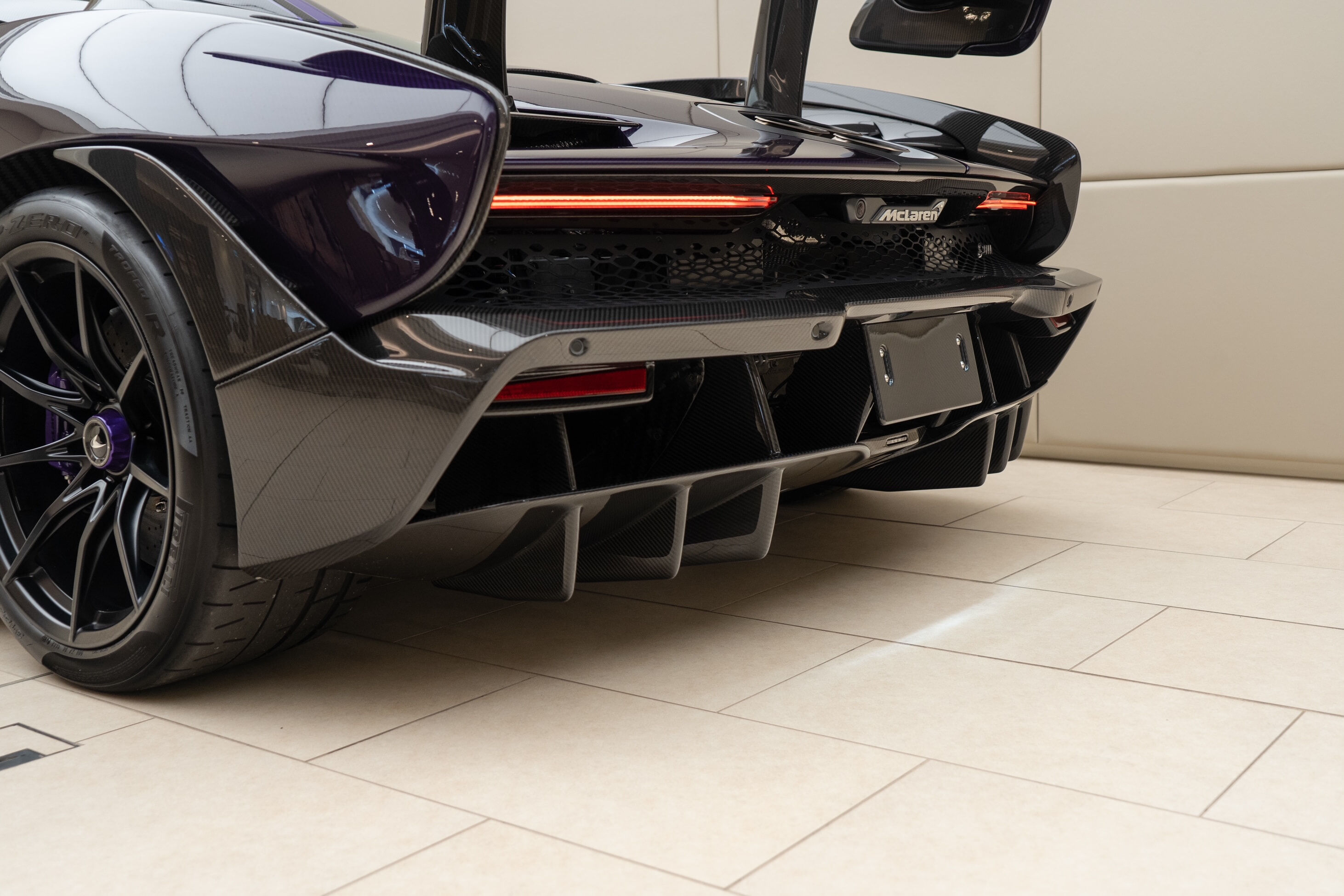 2020 Mclaren Senna (Full Exposed Carbon Fibre)