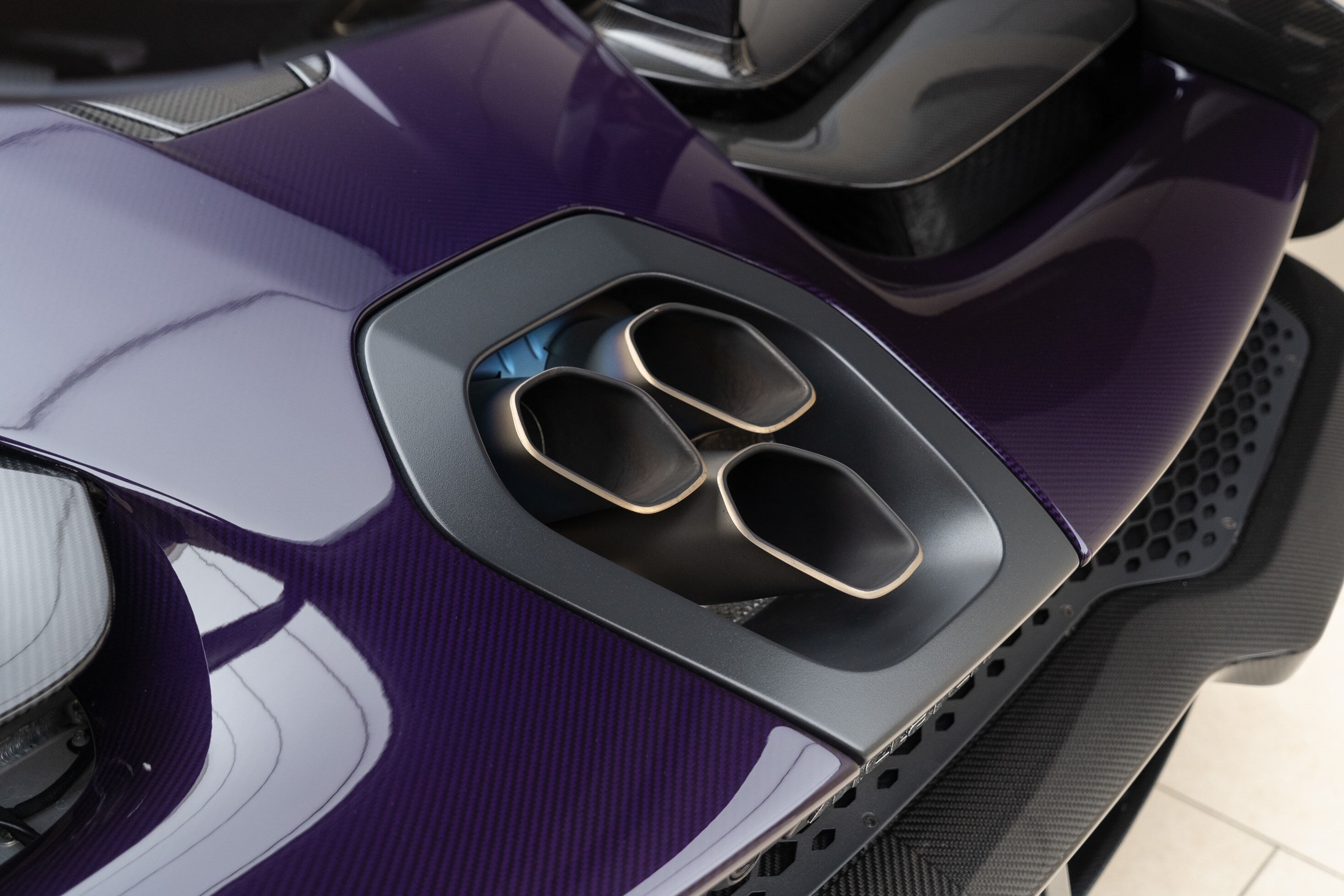 2020-mclaren-senna-full-exposed-carbon-fibre