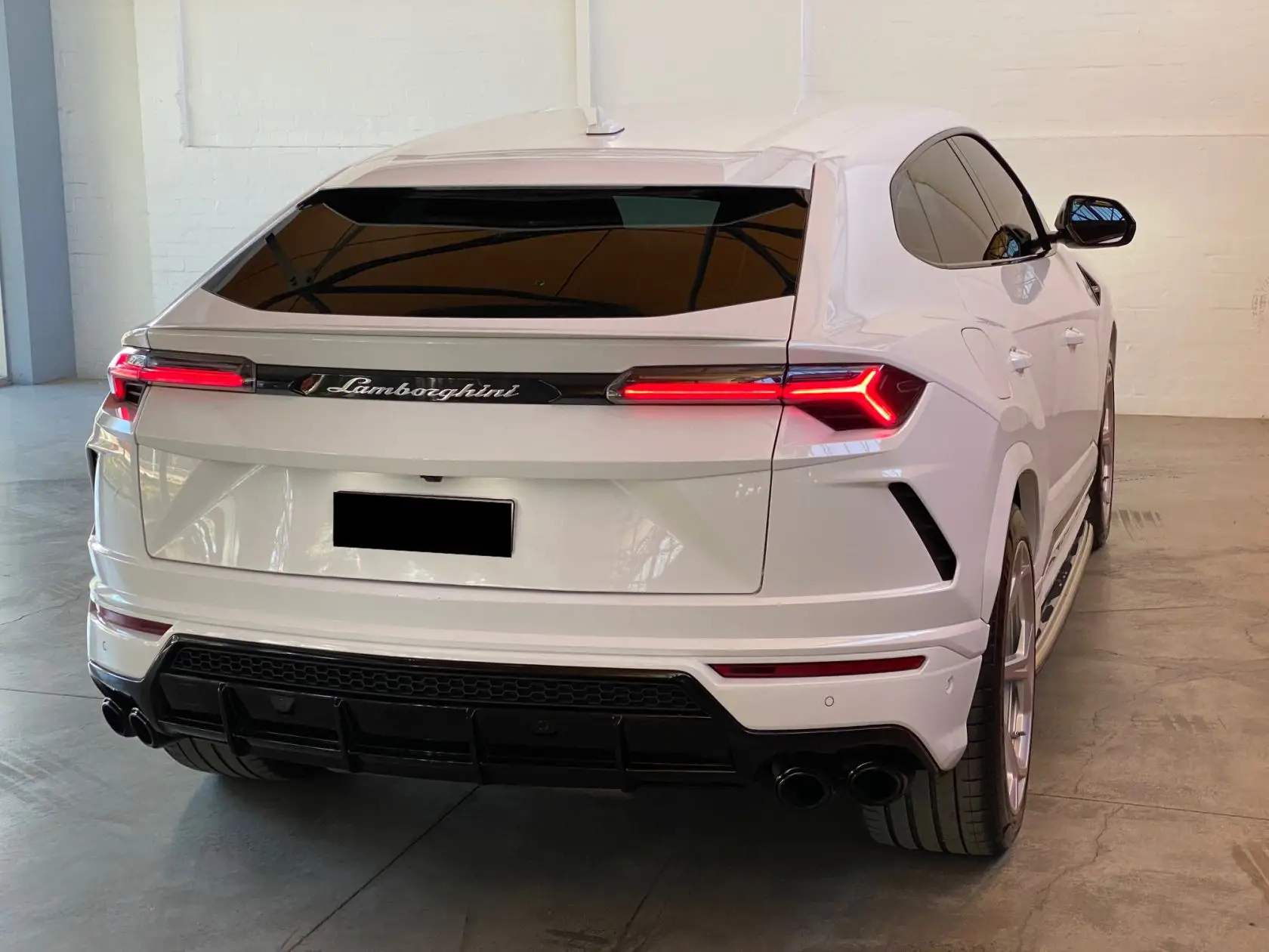 2019 Lamborghini Urus - 4 seats