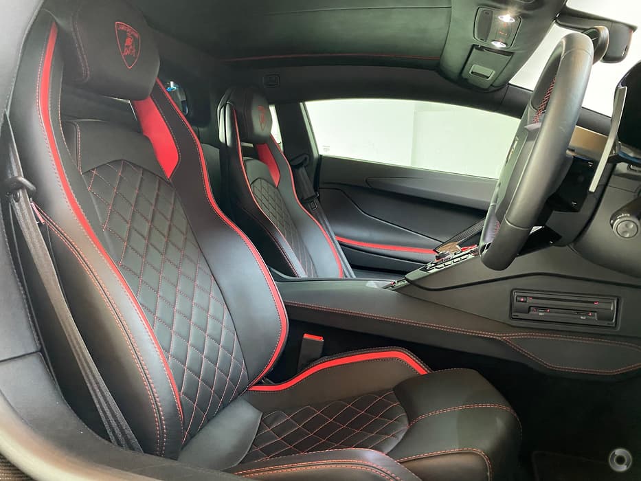 Lamborghini aventador салон